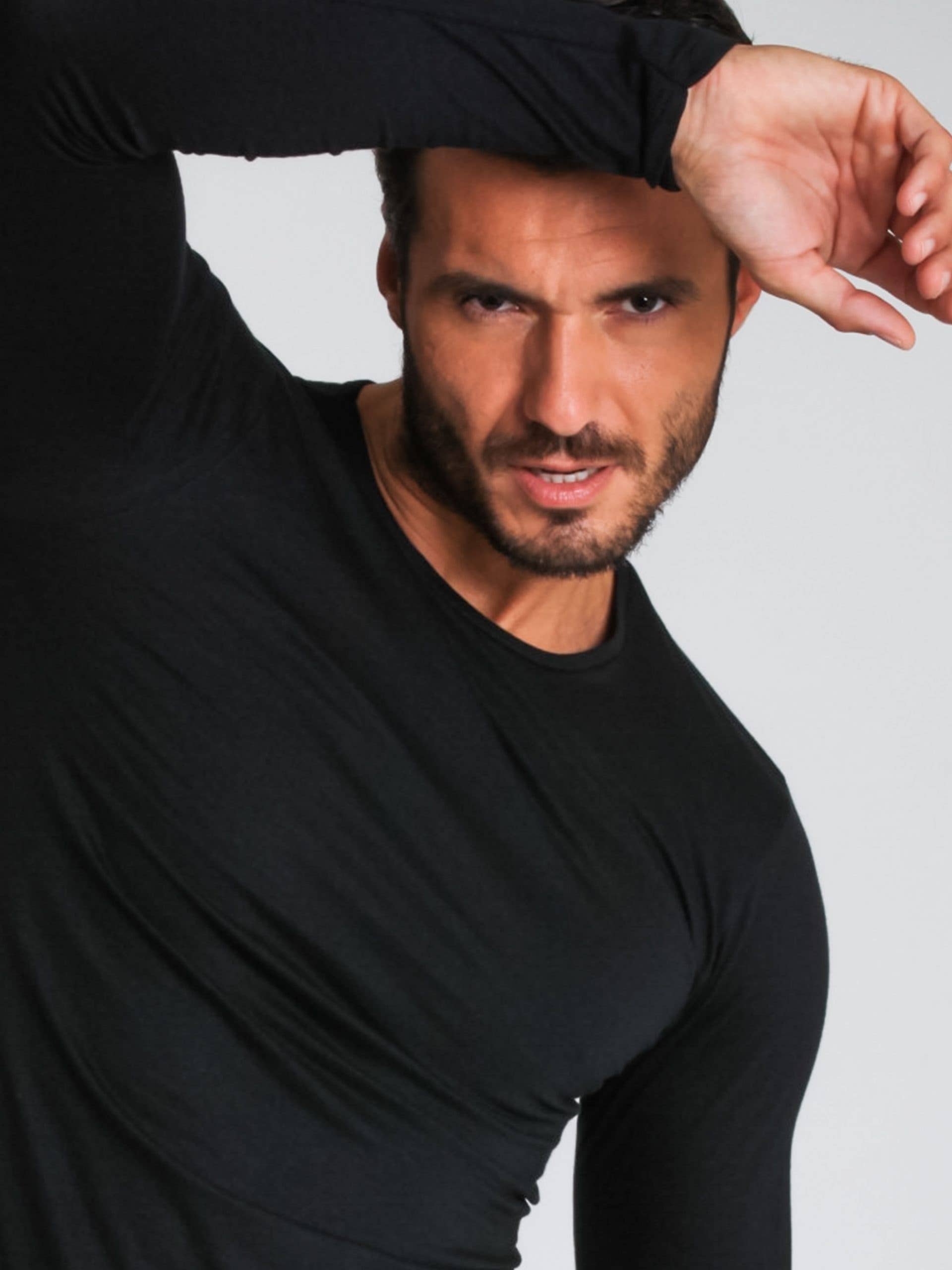 Basic Cotton – Großhandel T-Shirt – Herren – Basic Cotton Langarmshirt aus elastischer Baumwolle mit Rundhalsausschnitt1