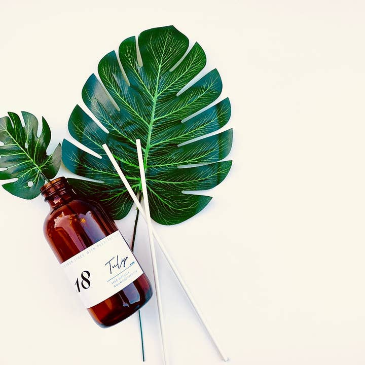 WooMood - Wholesale Reed Diffuser - Small Green Leaf Cork Top Dark Reed Diffuser