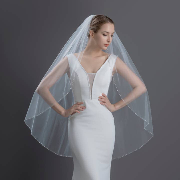 Farinosa Bridal - Wholesale Veil - Women's - Elegant Pearl-Edged Bridal Veil, Fine Illusion Tulle, Fingertip, Knee Length FS62414