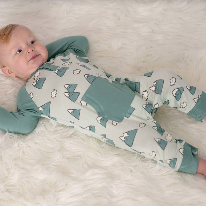 Barboteuse à manches longues en bambou avec kit kangourou pour la vente par Silkberry Baby