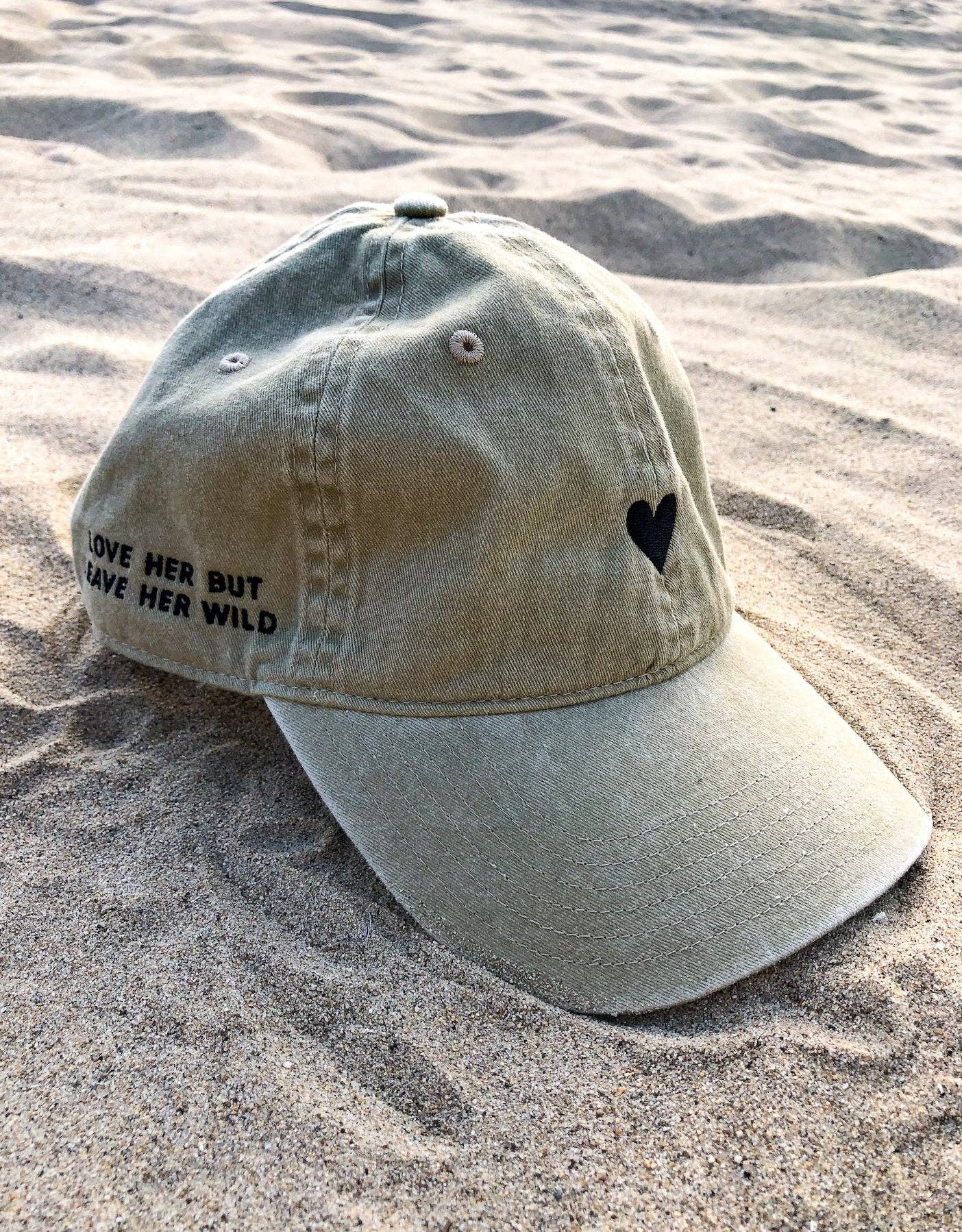 Atticus Poetry – Boné de beisebol - Mulher por atacado – Boné feminino bege claro com coração bordado4