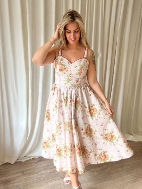 Vestido Midi Evasê com Corpete e Decote Coração Estampado Rosa Bryson por atacado de Timeless London