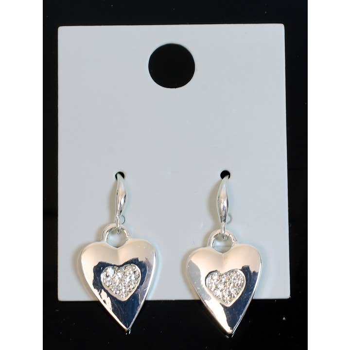 Skinnende sølvfarvede hjerteøreringe med diamante i midten for engroshandel hos Western Counties Wholesale
