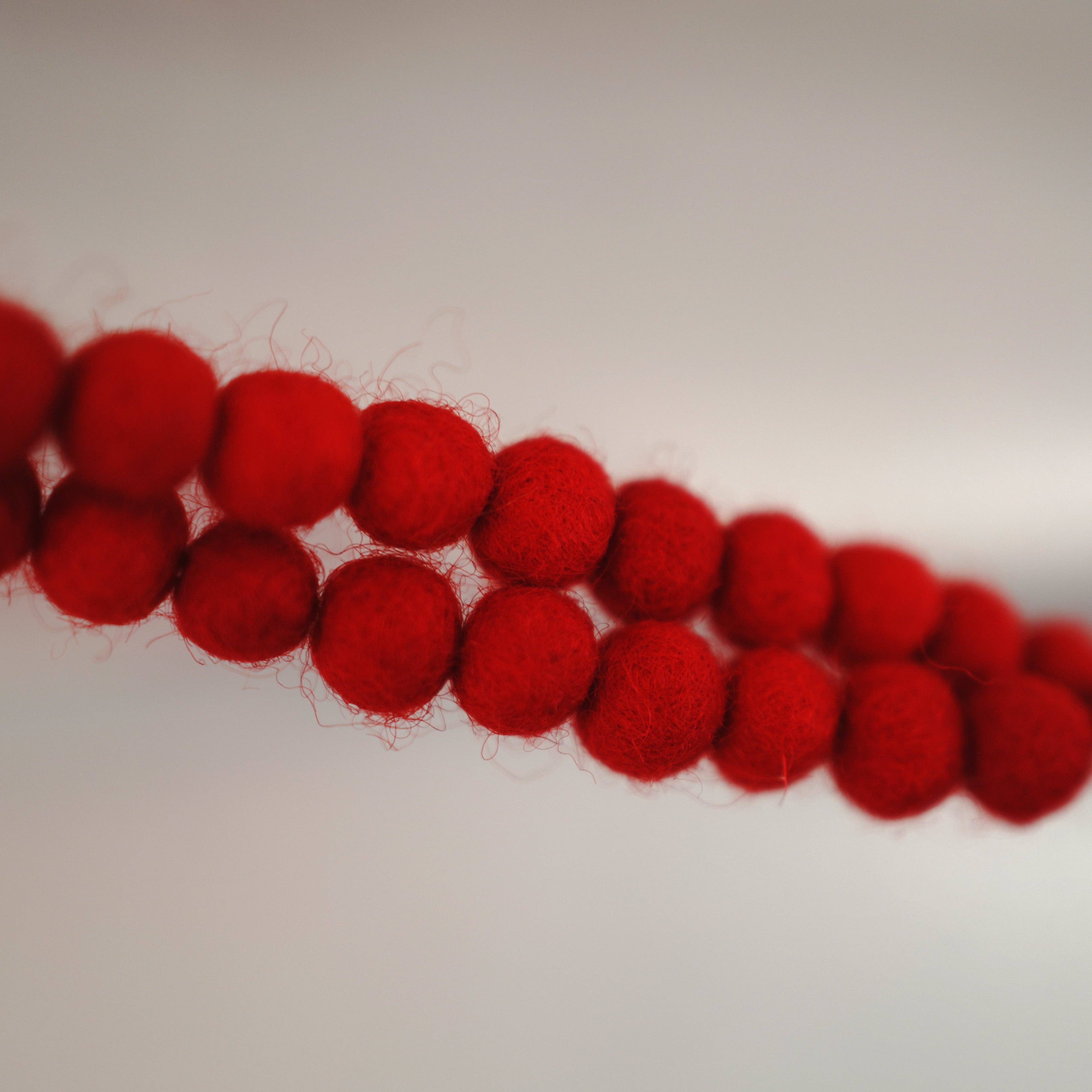 Decomod – wholesale Bunting/Krans – Mini filt bollslinga 1 cm bollar ca 300 bollar 3 meter lång14