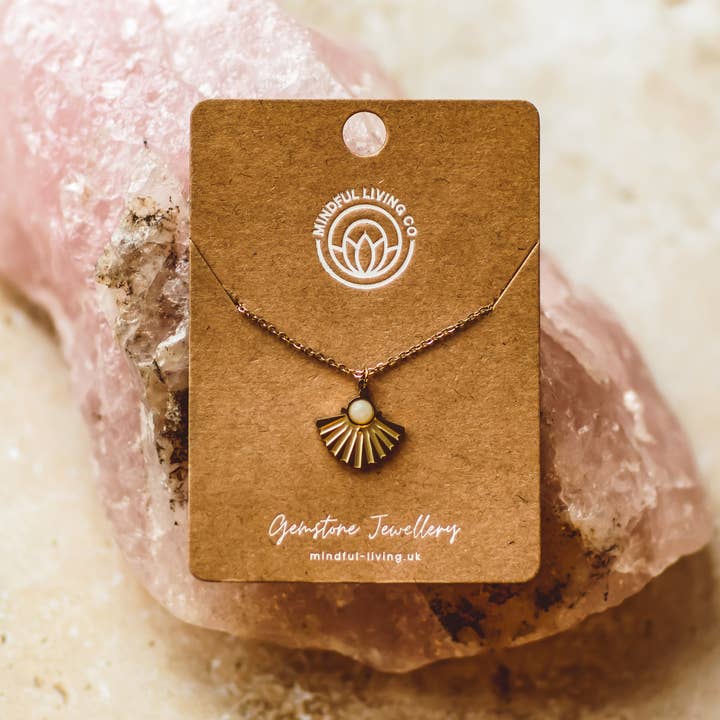 Collar de abanico de amazonita chapado en oro de 18 quilates para venta al por mayor de Mindful Living Co.