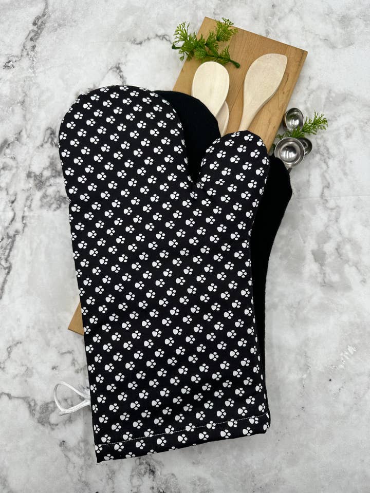 Oven Mitts White Paw. One PAIR of oven mitts. for wholesale by MS Creations