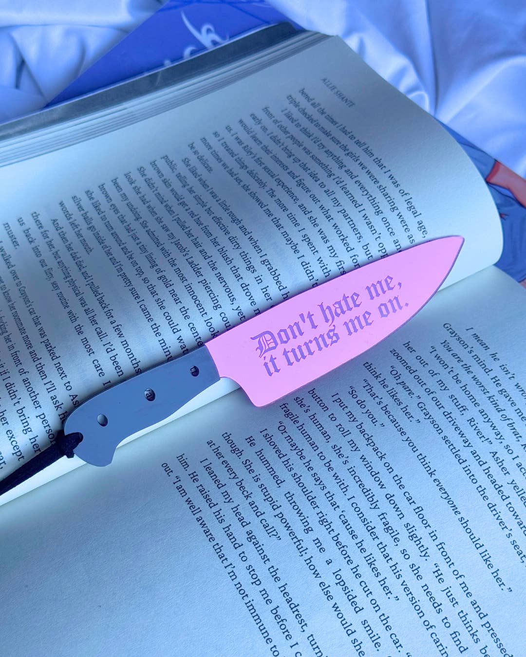 Scribbles Wholesale - Wholesale Bookmark - Don't Hate Me, Turns Me On - Pink Mirrored Knife Bookmark