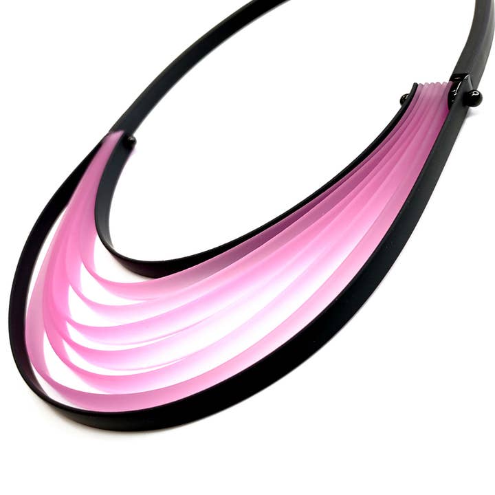 ALEX+SVET – wholesale Stora halsband – LYLYA uttalande gummi halsband OÄNDLIG linje