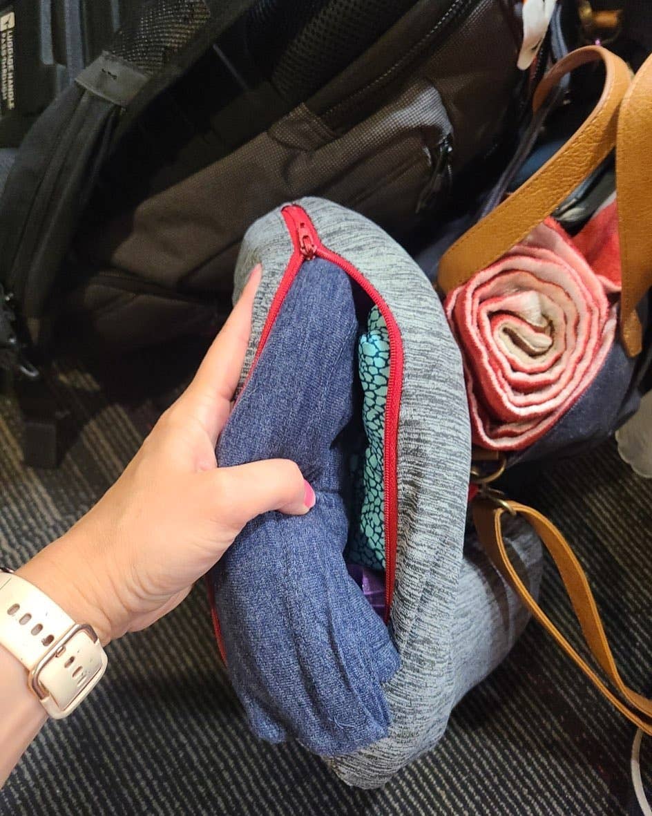 Zipplicity Un-Luggage® - Wholesale Travel Pillow - Zipplicity Un-Luggage® Secret Packable Pillow16