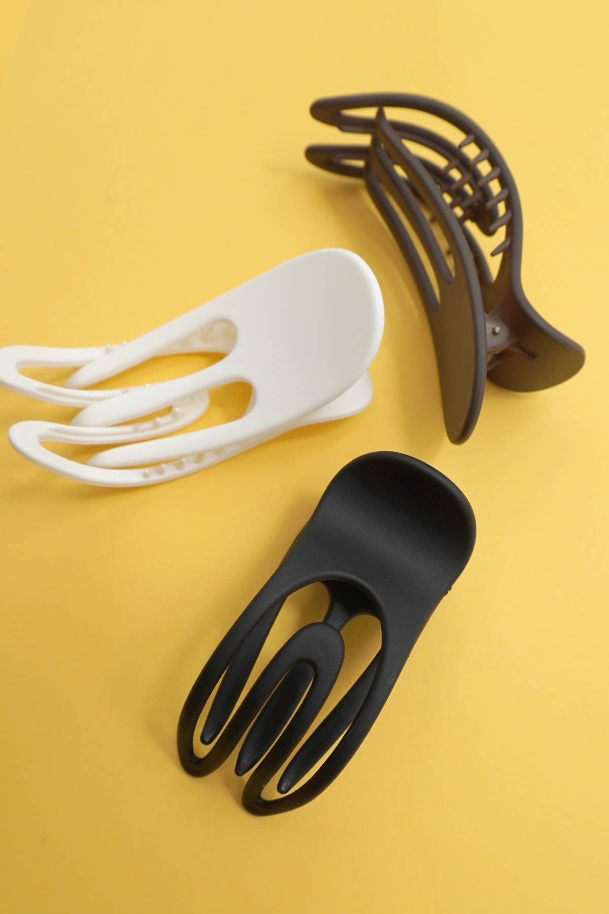 JOSSLYN by wall to wall - Wholesale Hair Clip - Women's - OVAL LAY DOWN FLAT HAIR CLAW CLIPS | 40H9263