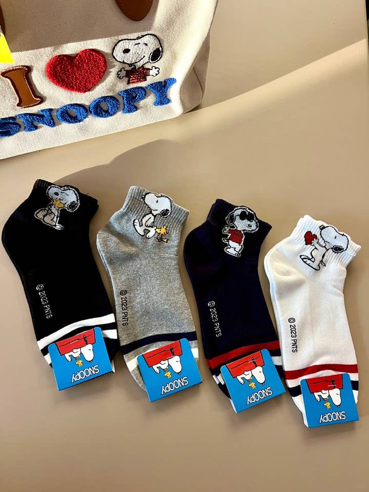 K-Wonderland - Wholesale Socks - Women's - Peanuts Snoop Crew Ankle Socks- Ultra Soft Cotton2