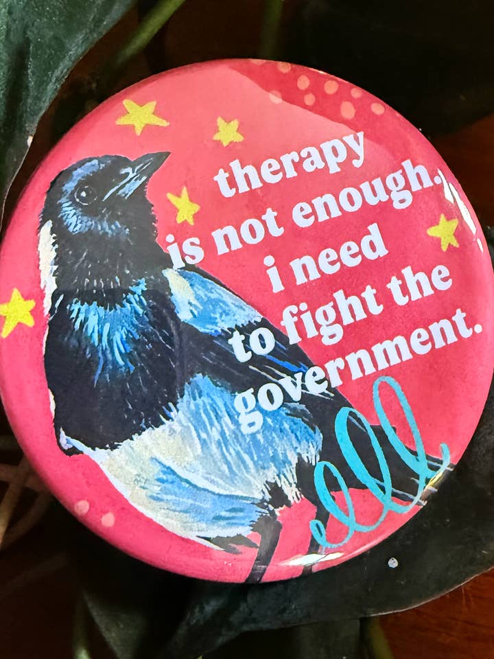 La thérapie ne suffit pas, je dois me battre contre le gouvernement : Bouton pour la vente par Fabulously Feminist