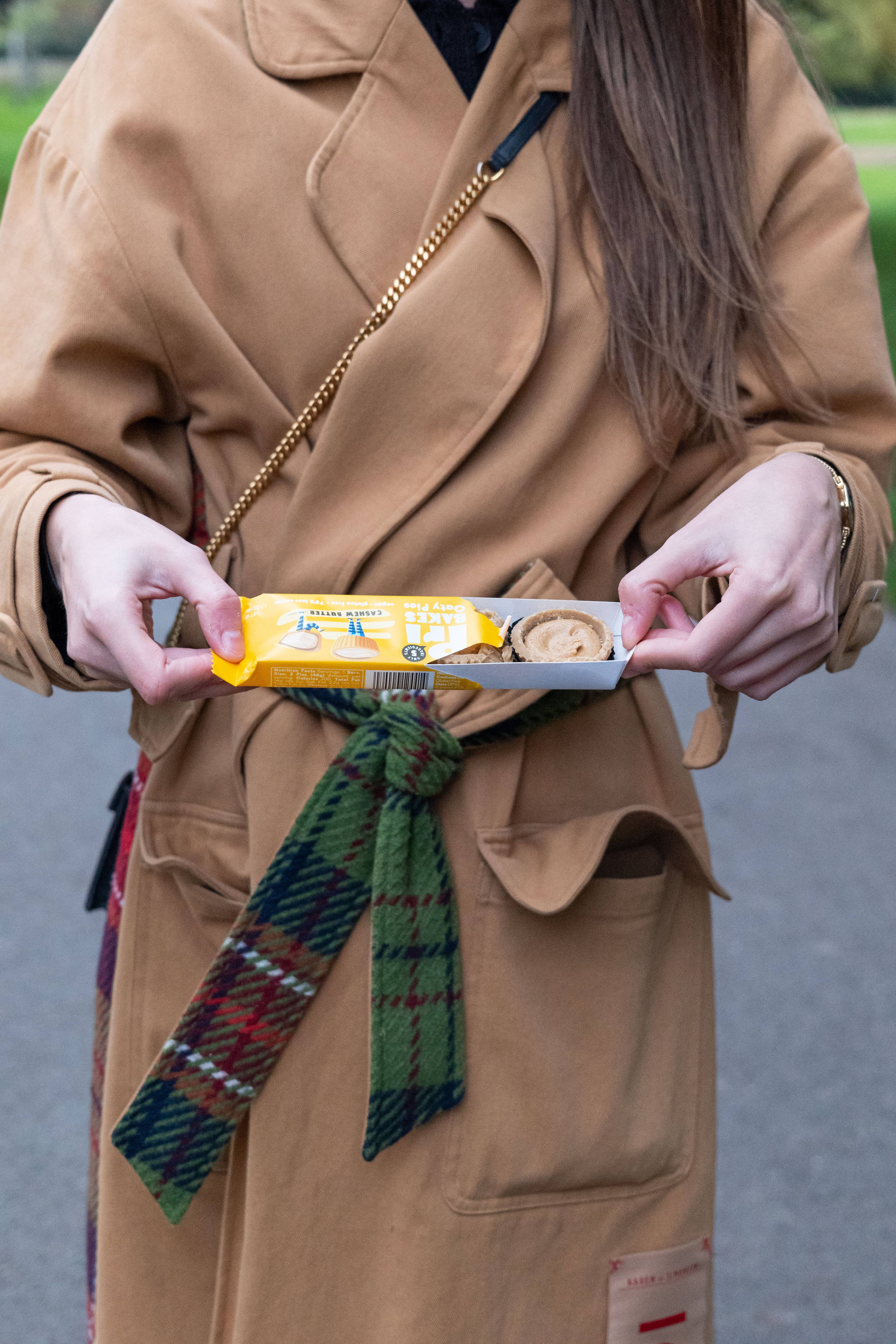 Pri Bakes – wholesale Snack bar – Healthy Vegan Snacks, Cashew Butter Oaty Pies4