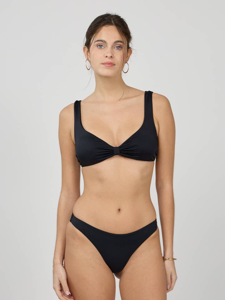 Bikini deux pièces minimal chic à larges bretelles for wholesale by HIBIKINI