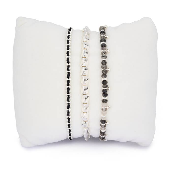 Molokai Sort Rutileret Kvarts Sølv Stabelarmbånd for engroshandel hos Boho Betty