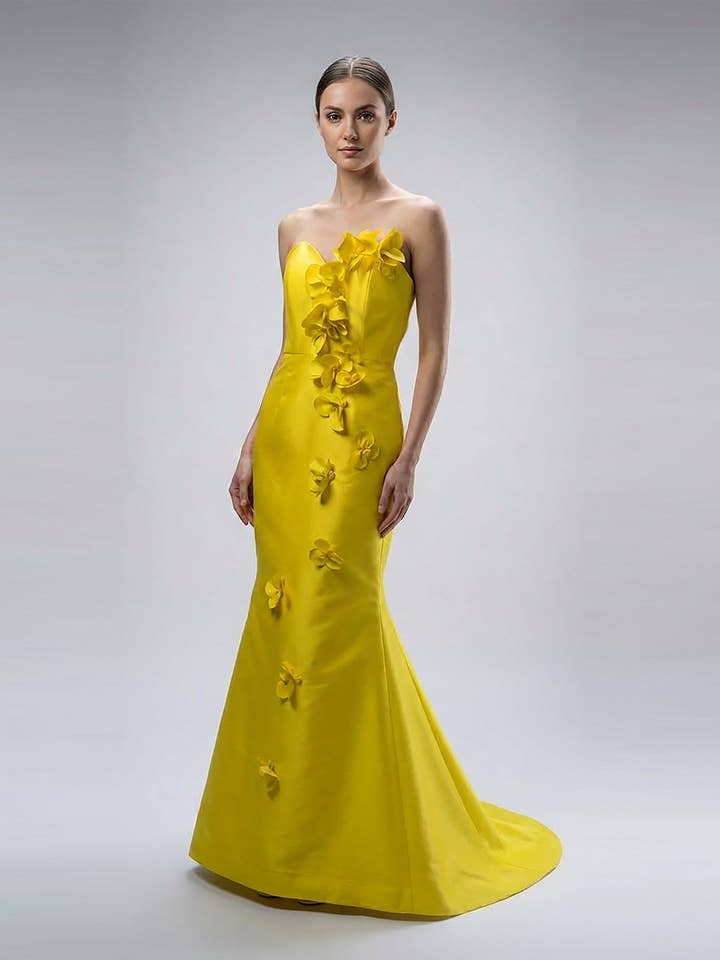 Schulterfreies 3D-Kleid mit Kaskadenblumen für den Großhandel von Cenia New York