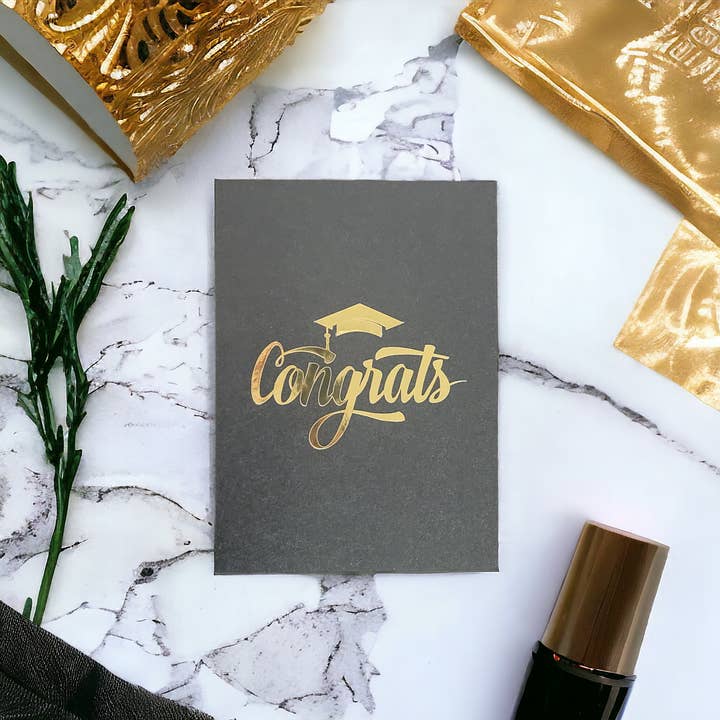 Tarjeta de felicitación desplegable con lámina dorada para celebrar la graduación para venta al por mayor de Cardstalked