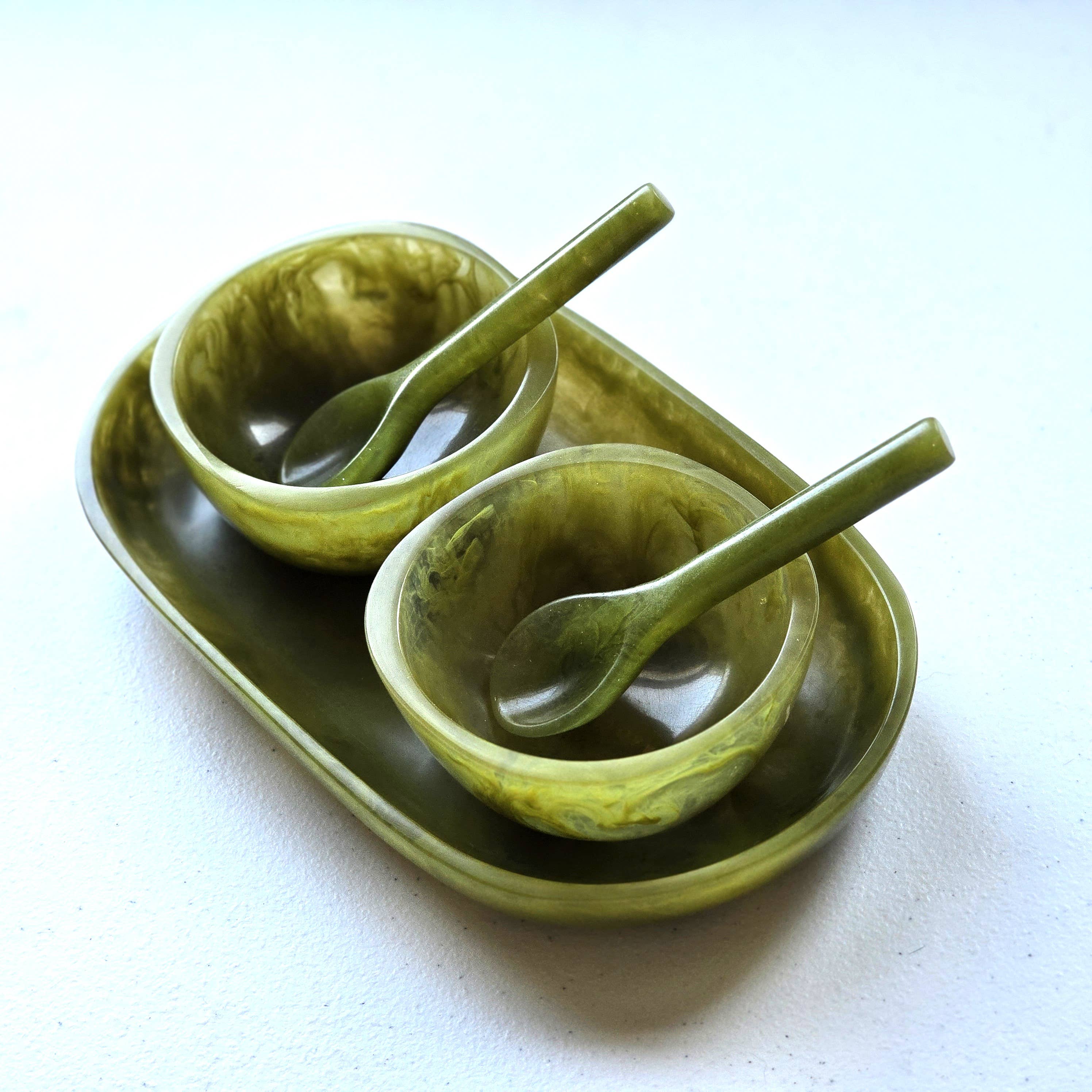 Gibb & Daan – Engroshandel Serveringsbakke – Lille serveringsbakke med 2 skåle og skeer - Håndhældt harpiks38