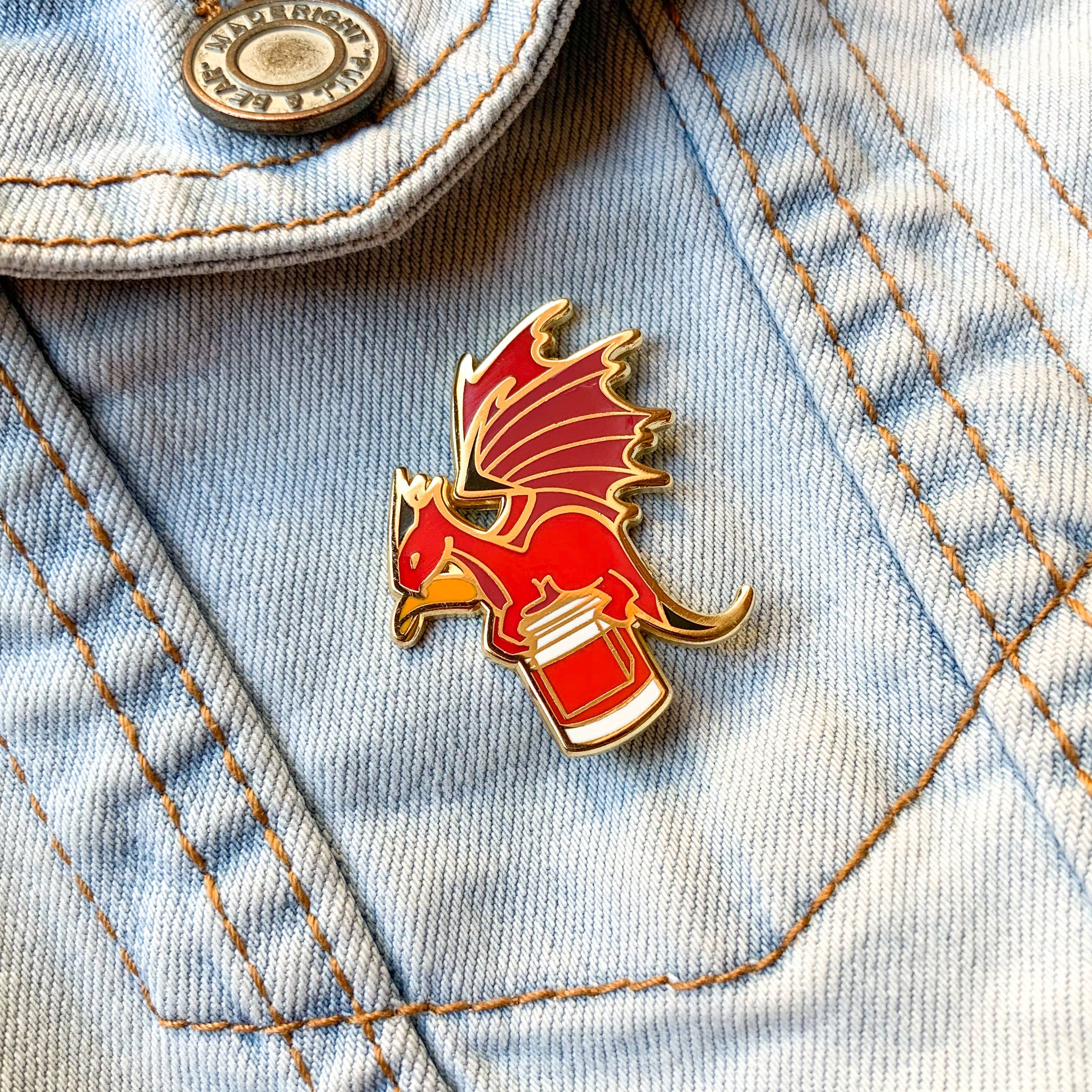 Cocktail Critters – Großhandel Anstecker/Button – Dragon x Negroni Pin1