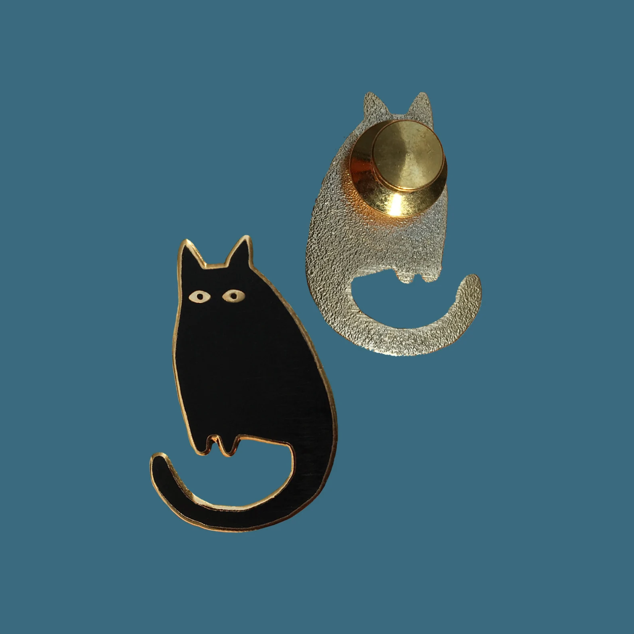 Atelier Titi Ellen de Bruijn - Wholesale Lapel Pin/Button - Kees the cat, A cute black & gold enamel cat pin4