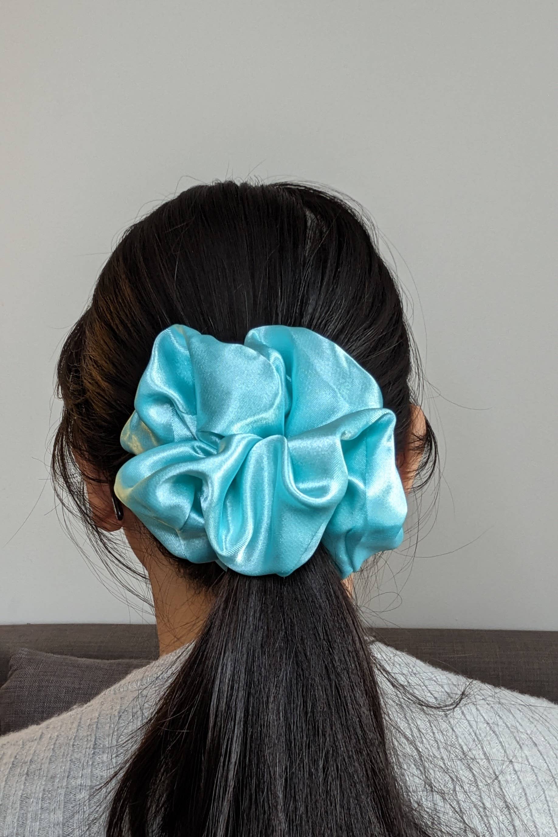 Janzy – Großhandel Haargummi – Damen – Extraglänzendes Haargummi aus seidenseidenem Satin3