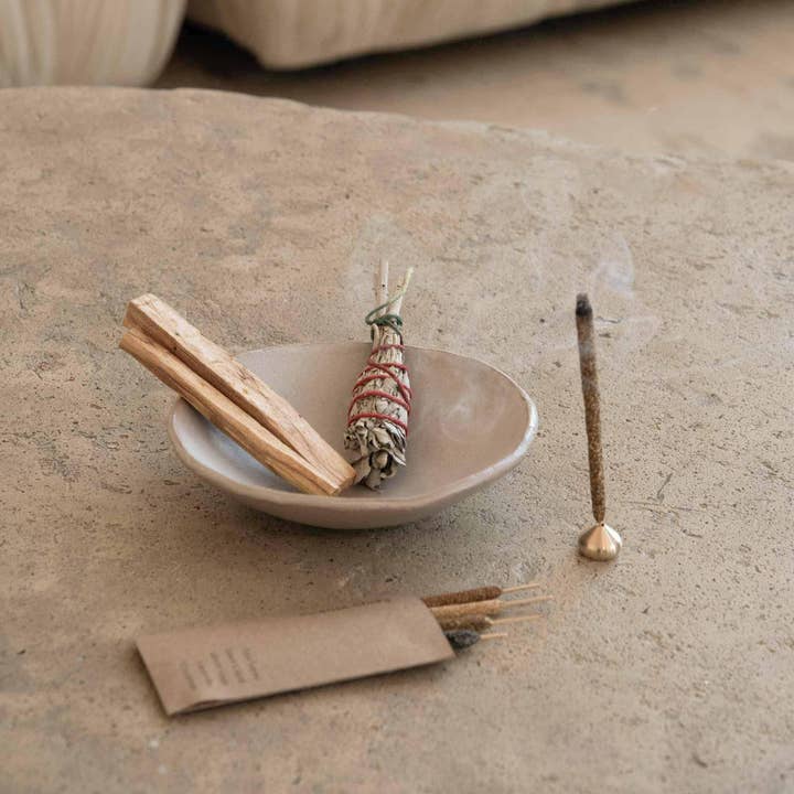 Cedar and Myrrh – Großhandel Meditationszubehör – Heiliges Brennritual-Set - Weihrauch, Palo Santo & Salbei4