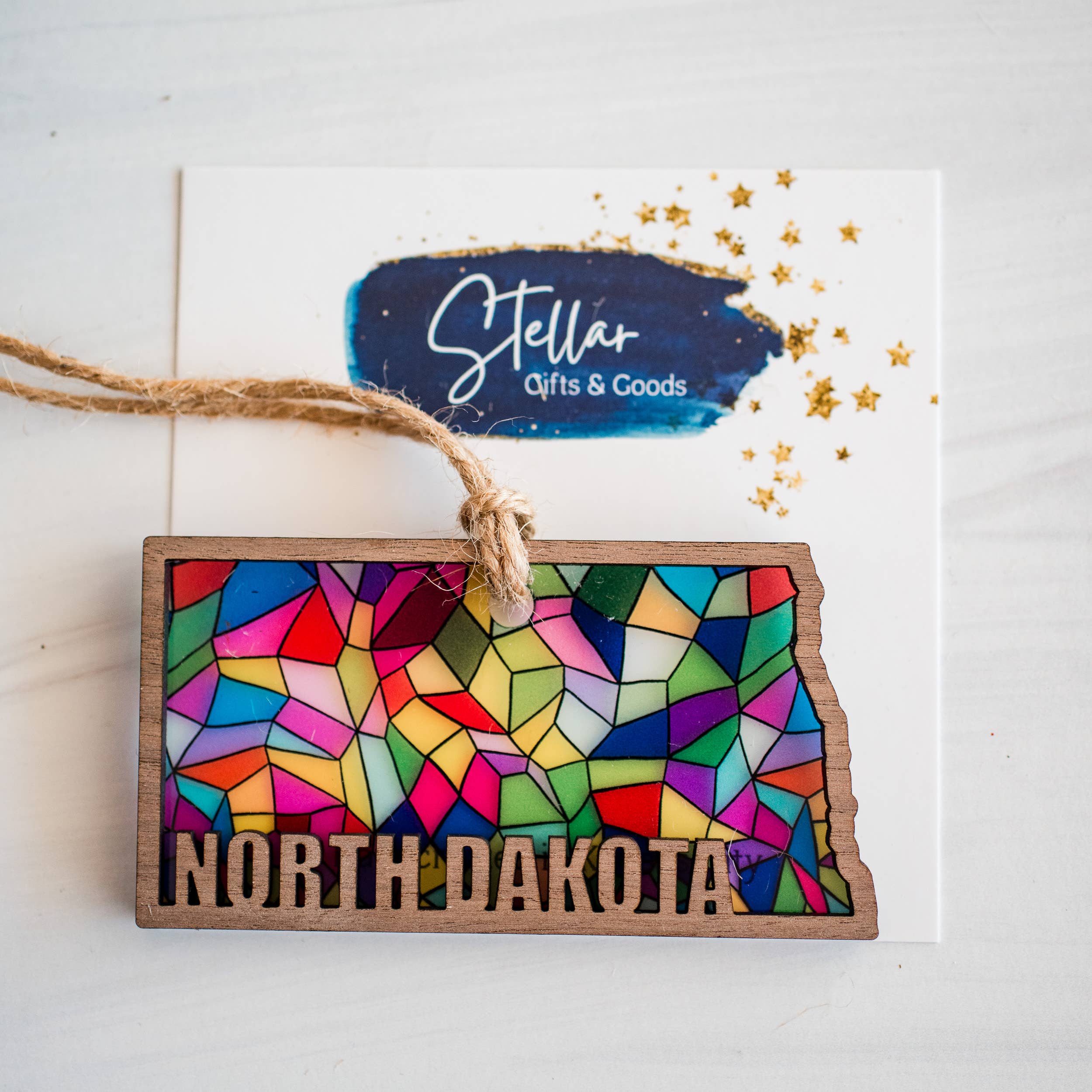 Stellar Gifts & Goods Wholesale - Vente Objets de décoration - Ornements - Vitrail Fête d'État - Noël Local28