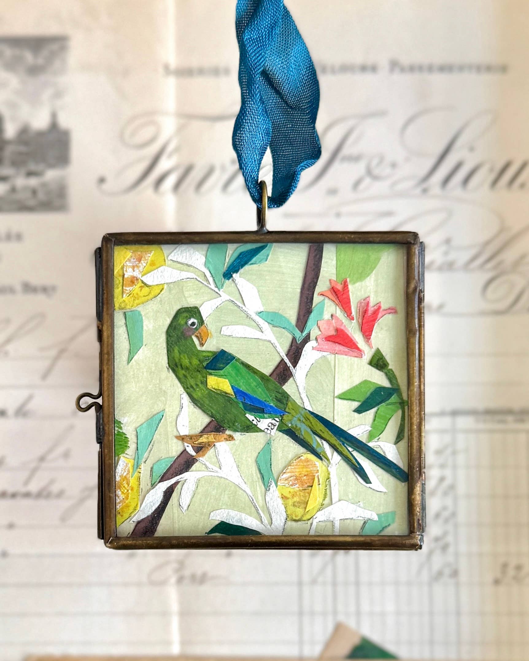 Maris Mirum - Wholesale Ornament - Virdi Parrot ~ Art Locket Ornament Chinoiserie Handmade