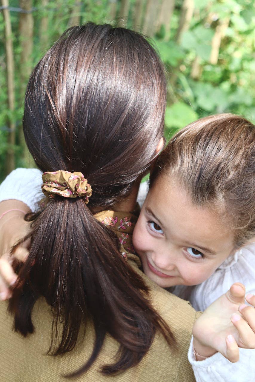 Maho - Wholesale Scrunchie - Women's - Bridget Olive Flowers