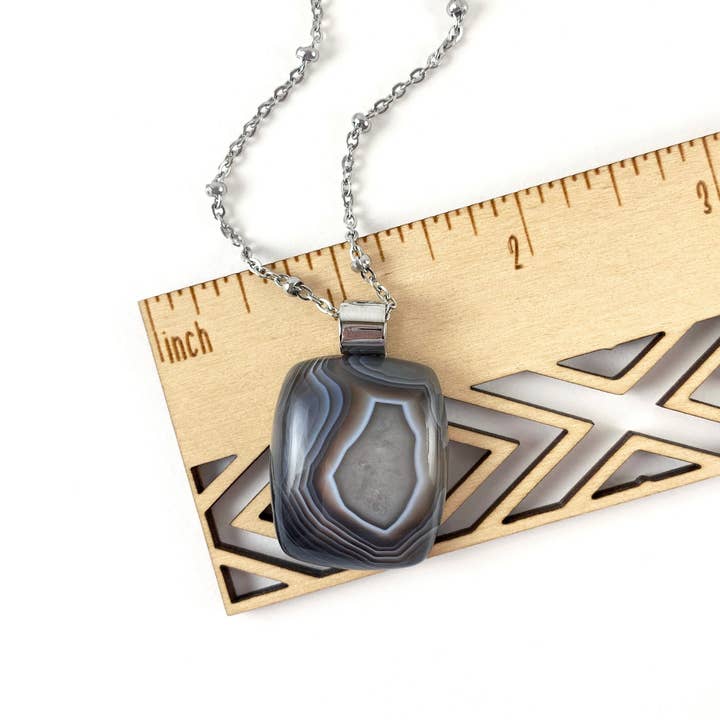 Colar de Ágata do Botswana com Corrente de Aço Inoxidável Prateada por atacado de GEOFOX Wares of the Earth