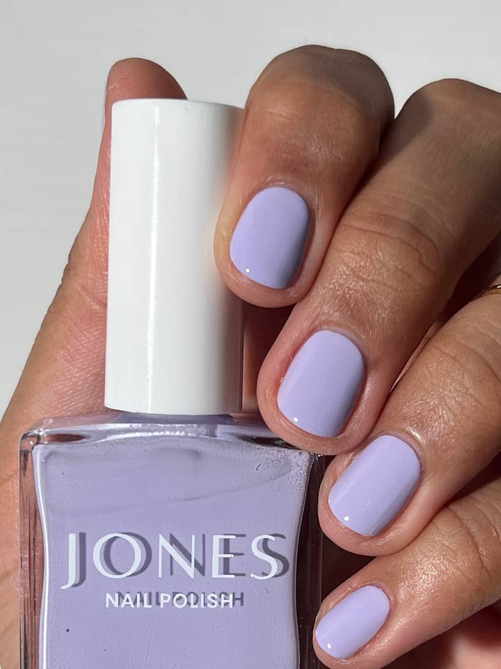 Vernis à ongles Jen pour la vente par JONES + CO