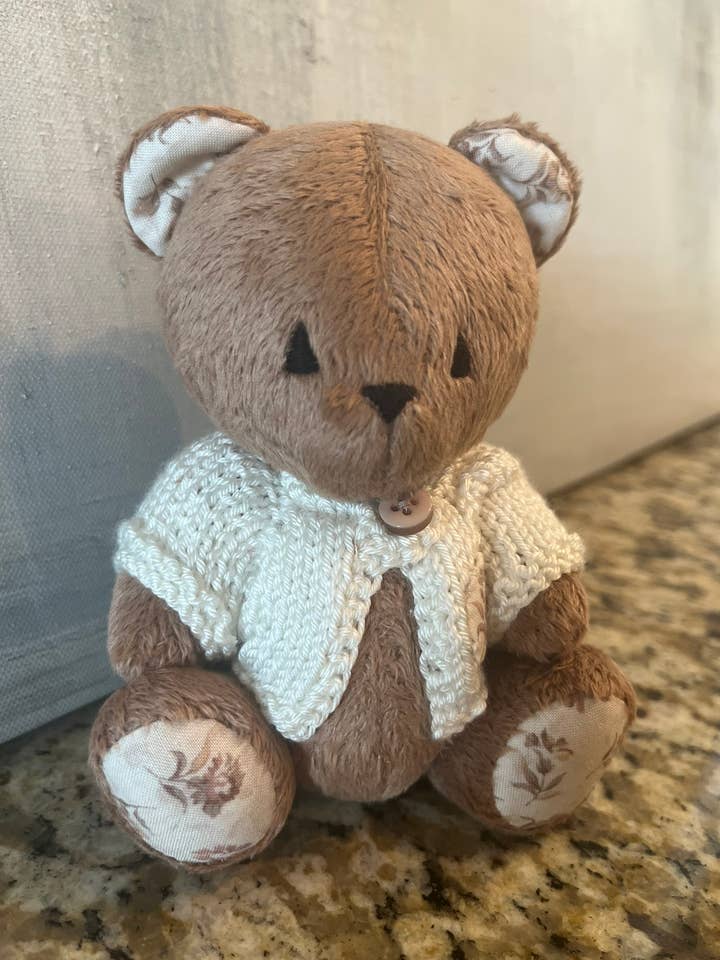 Teddy bear in cardigan for wholesale by Frank and Bubby
