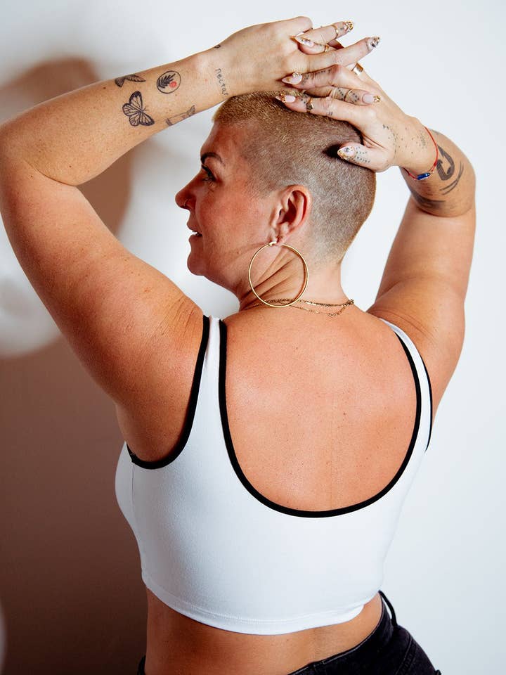 Top corto Api en blanco/negro con ribete para venta al por mayor de Manners London