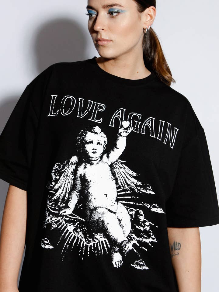 "LOVE AGAIN" ZWARTE OVERSIZED T-SHIRT LIMITED EDITION voor wholesale door MARATUSSO