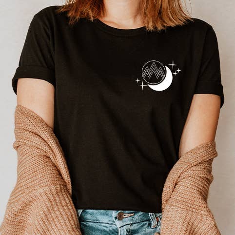 Abstraktes Grafik-T-Shirt mit Mond- und Bergmotiv in der Tasche für den Großhandel von Select Apparel