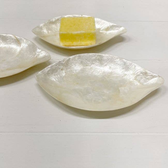 ByBazz - Venta al por mayor Bandejas/platos/boles decorativos - Schaaltje Schelp Capiz XS White2