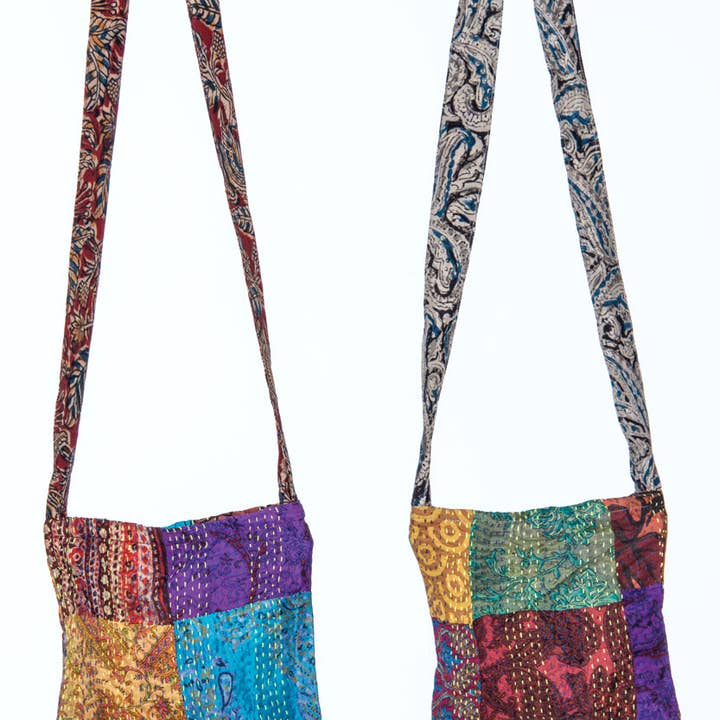 Sevya Handmade – wholesale Axelväska - Dam – Silkesväska Kantha med pom pom-detaljer5