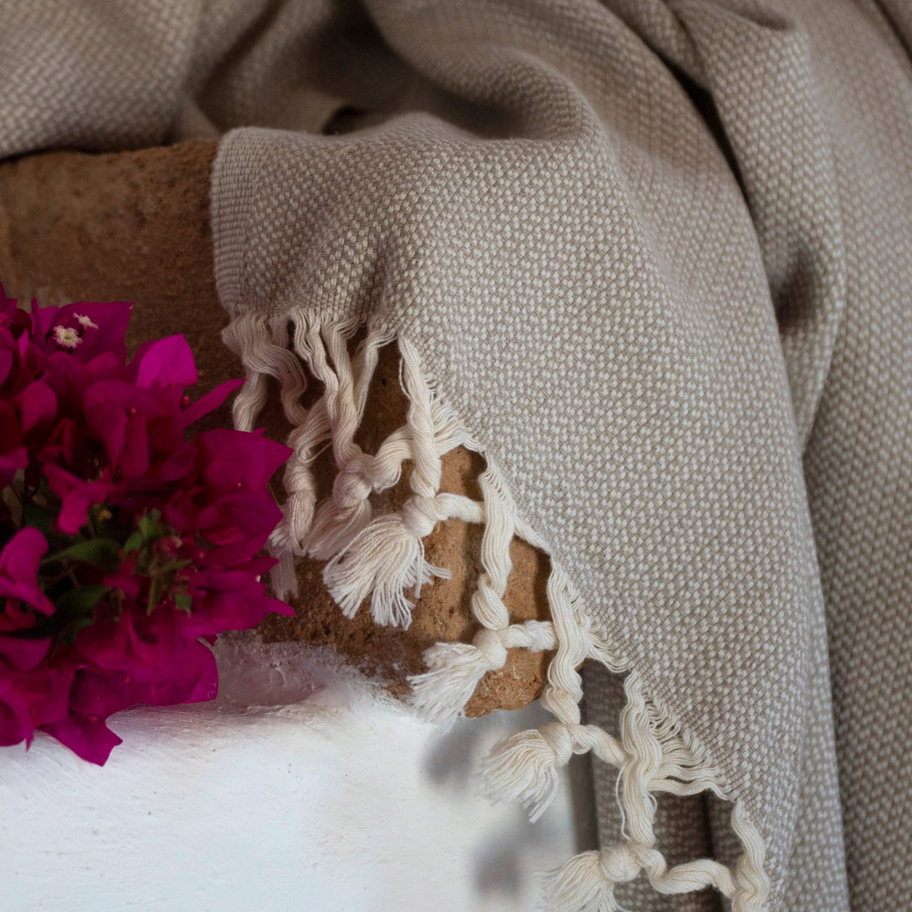 loom.ist - Wholesale Throw Blanket - Pebble Throw10