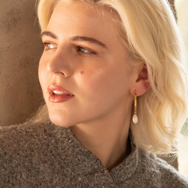 BECKY CHUNKY HOOPS MED PÄRLOR för wholesale av Emma By Jane