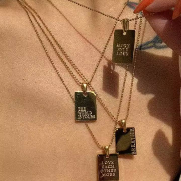 Verden Er Din Bekræftelses Halskæde for engroshandel hos I AM LOVE PROJECT INC.