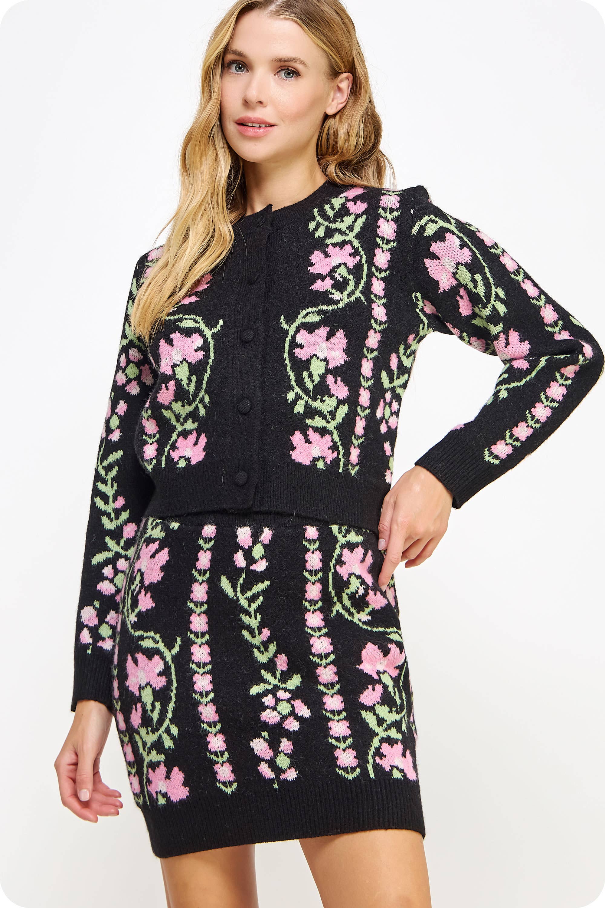 Strut & Bolt - Venta al por mayor Cárdigan - Mujer - Cárdigan tipo suéter con intarsia floral6