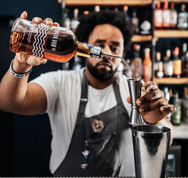 Devon Rum Co – wholesale Rum – Premium Spiced Rum -20cl with jute gift bag5