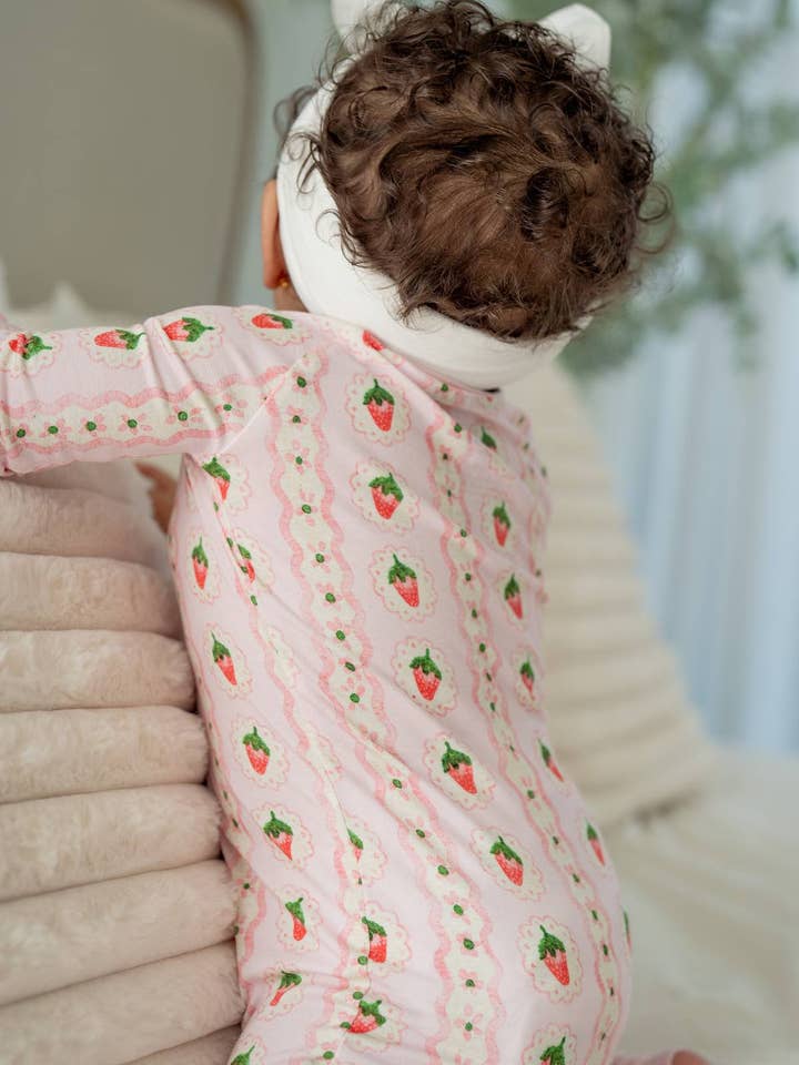 Boosh Baby - Wholesale Sleepsuit - Baby - Strawberry Stripe Zippy | Kids Convertible Zip-Up Romper PJ