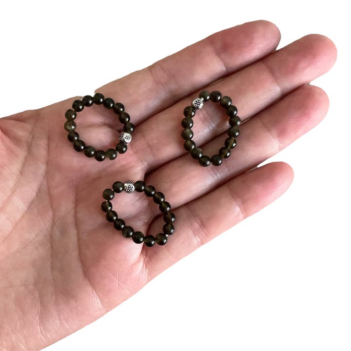 Luna Rae - Venta al por mayor Anillo de banda/apilable - Anillo elástico hecho a mano con obsidiana dorada