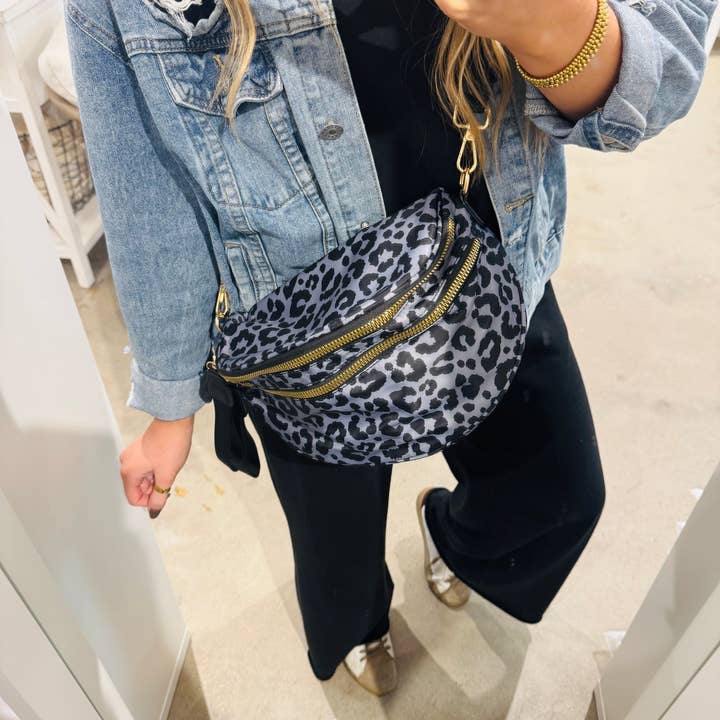 Kaydee Lynn LLC - Wholesale Belt Bag - Women's - Leopard Double Zip Bum Bags RTS8
