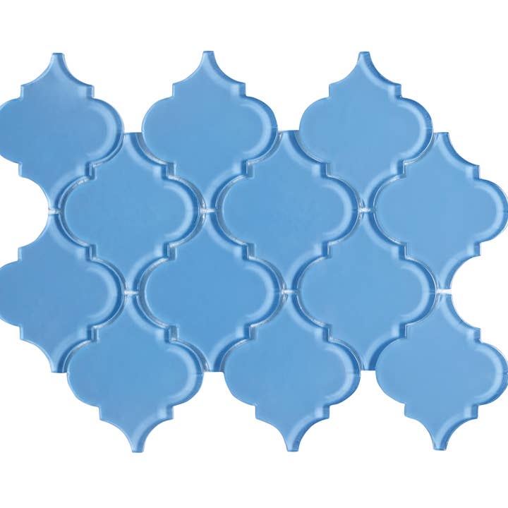 Carreau de métro en mosaïque de verre arabesque de 3,5 po x 4,25 po, dosseret pour cuisine et salle de bain - 5 pieds carrés par carton - bleu ciel pour la vente par WS Tiles