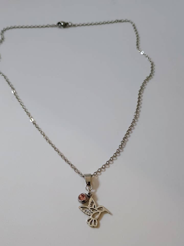 Colgante de Colibrí de Plata con Collar de Encanto de Cristal Rosa – Joyería Delicada de Pájaro para Mujeres y Amantes de la Naturaleza para venta al por mayor de American Taina Crafts