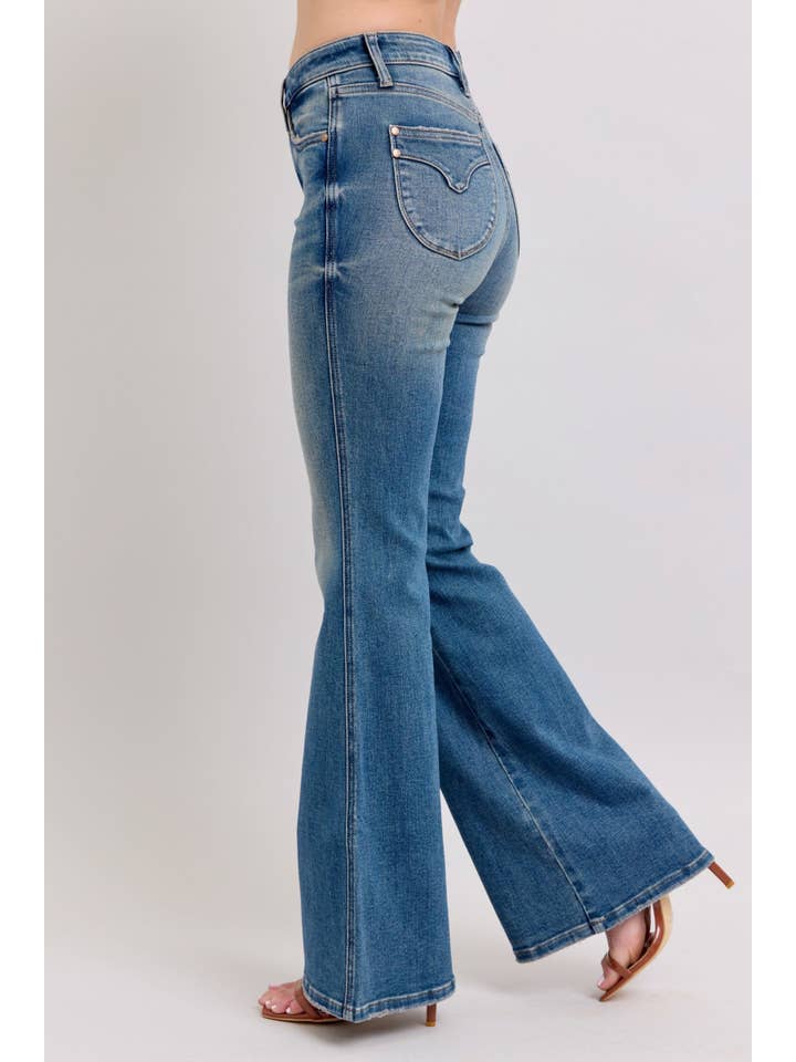 Watermelon Apparel – Großhandel Jeans – Damen – Judy Blue Mid Rise Tummy Control Vintage Wash Rückenschildtasche Schlaghose, Innenbeinlänge 33"