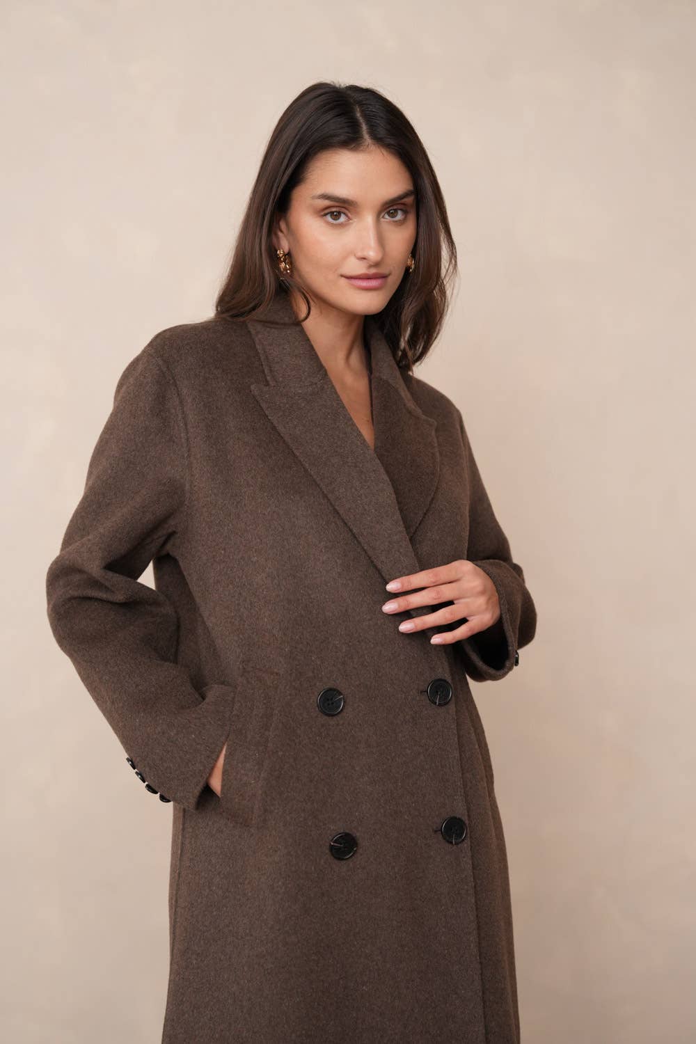 Attentif Paris – Großhandel Mantel - Damen – Extra langer, handgenähter Oversize-Mantel aus Wollmischung1