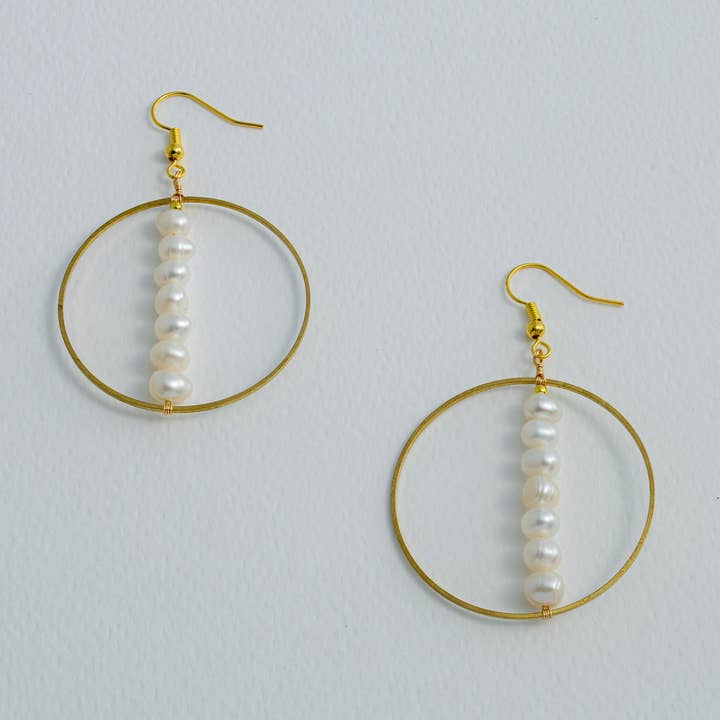 Orecchini in alabastro per la vendita all'ingrosso da parte di NightLight Collection